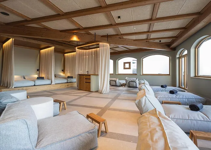 Hotell Upside Down Town Neue Post Zell am See