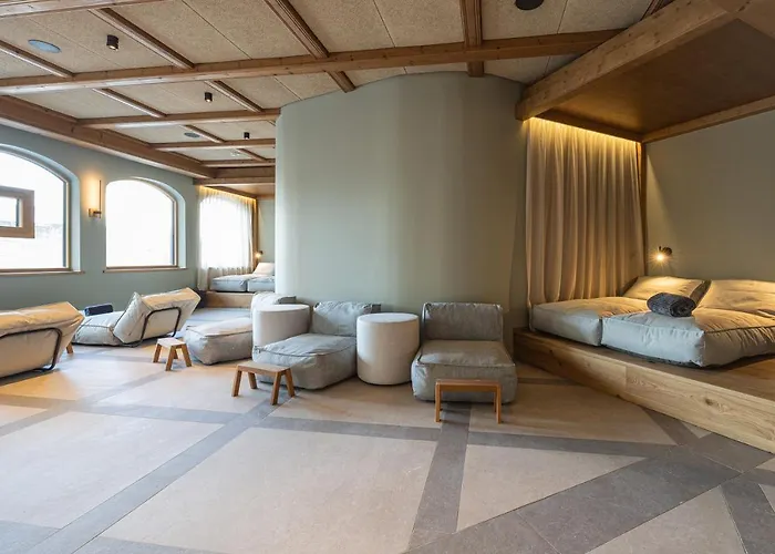 Upside Down Town Neue Post Hotell Zell am See