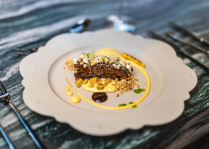 Upside Down Town Neue Post Hotell 4*