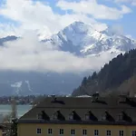 Upside Down Town Neue Post Szálloda Zell am See