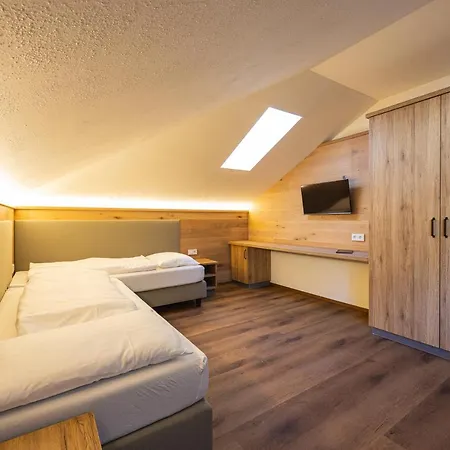 Neue Post Hotel