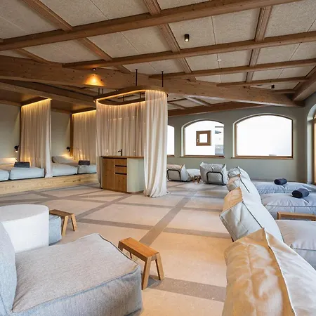 Hotell Upside Down Town Neue Post Zell am See