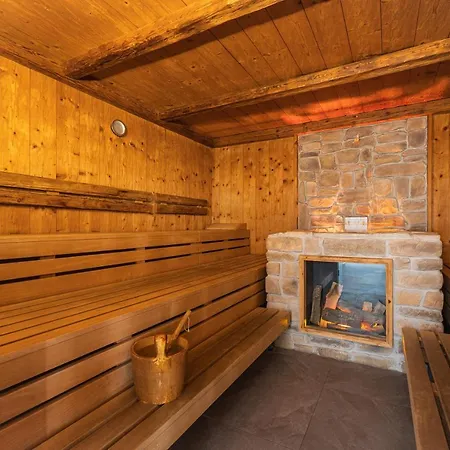 Upside Down Town Neue Post Hotell 4*