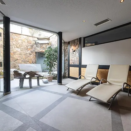 Hotel Neue Post 4*
