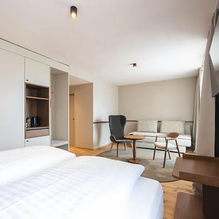 Upside Down Town Neue Post Hotell 4*