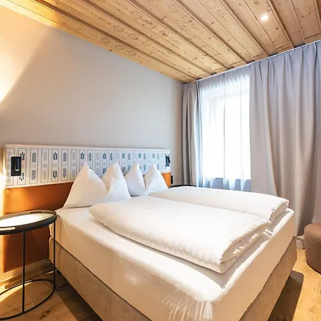 Hotell Upside Down Town Neue Post