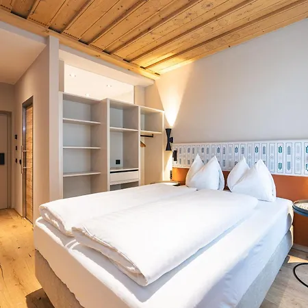 Hotell Upside Down Town Neue Post Zell am See