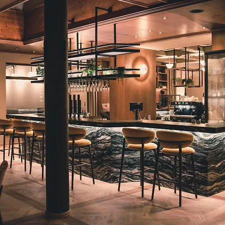 Upside Down Town Neue Post 4*