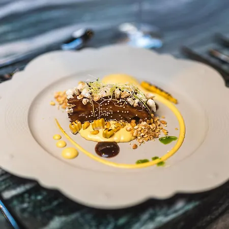 Upside Down Town Neue Post Hotel 4*