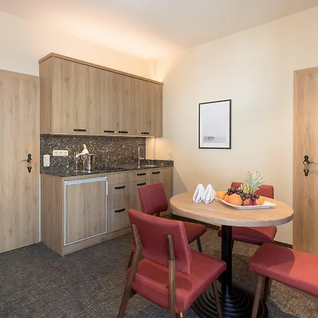 Hotell Upside Down Town Neue Post Zell am See