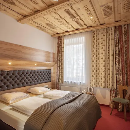 Hotell Upside Down Town Neue Post Zell am See