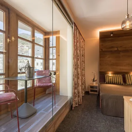 Upside Down Town Neue Post Hotell 4*