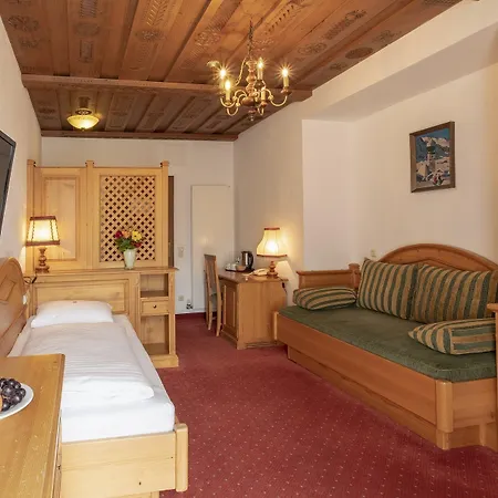 Hotell Upside Down Town Neue Post Zell am See