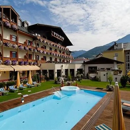 Upside Down Town Neue Post Hotell