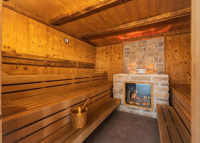 Upside Down Town Neue Post فندق 4*