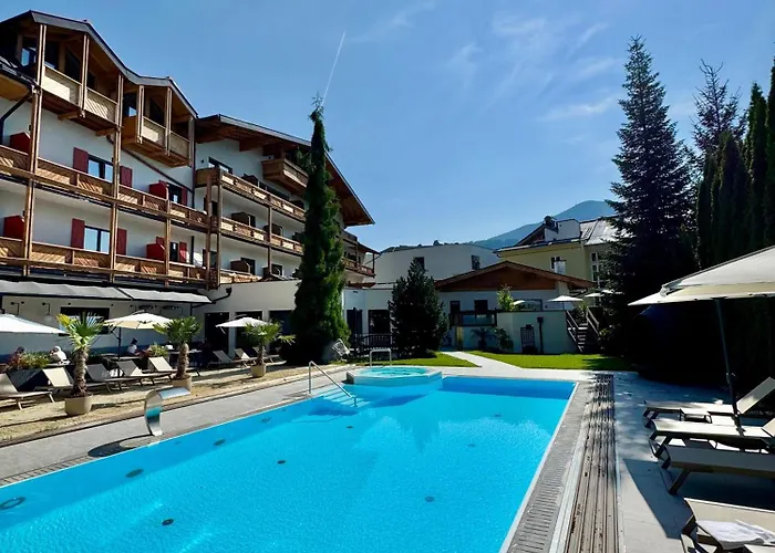 Upside Down Town Neue Post فندق 4*