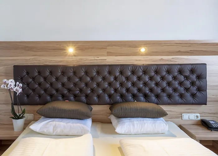 Upside Down Town Neue Post ホテル 4*