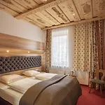 Hotel Upside Down Town Neue Post Zell am See
