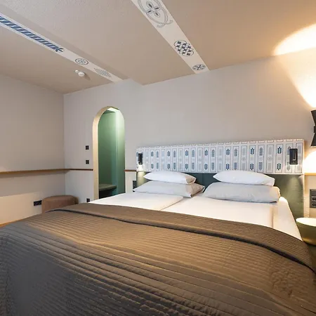 Upside Down Town Neue Post