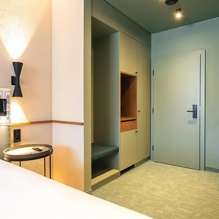 Upside Down Town Neue Post Hotel