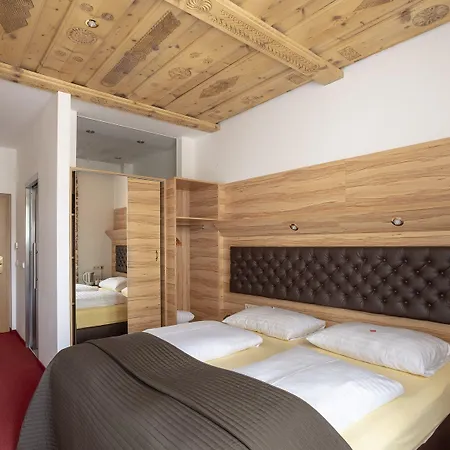 Upside Down Town Neue Post Zell am See